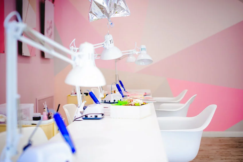 25 Creative Nail Salon Design And Decorating Ideas With