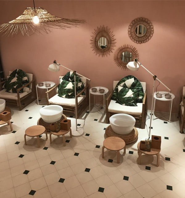 Nail salon deals decor